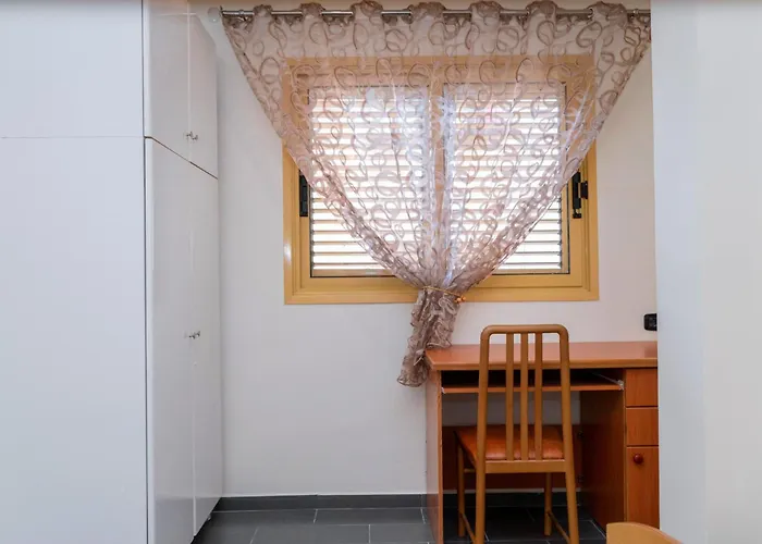 Spacious & Relaxing With Free Parking Apartment Vlorë