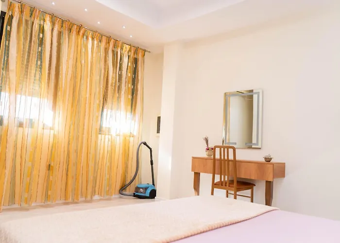 Spacious & Relaxing With Free Parking Apartment Vlorë