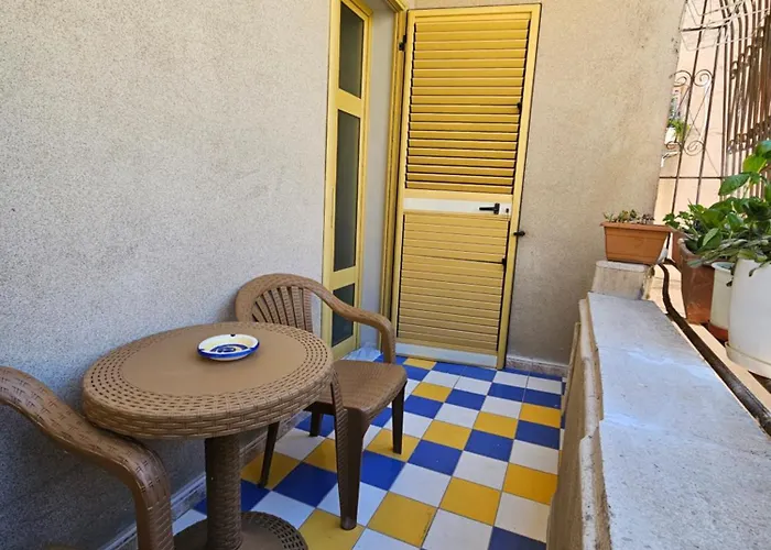 Spacious & Relaxing With Free Parking Apartment