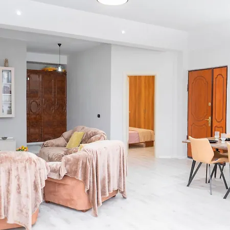 Spacious & Relaxing With Free Parking דירה Vlorë