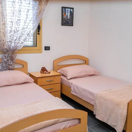 Spacious & Relaxing With Free Parking Apartment