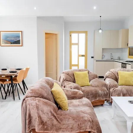 Spacious & Relaxing With Free Parking Apartment *
