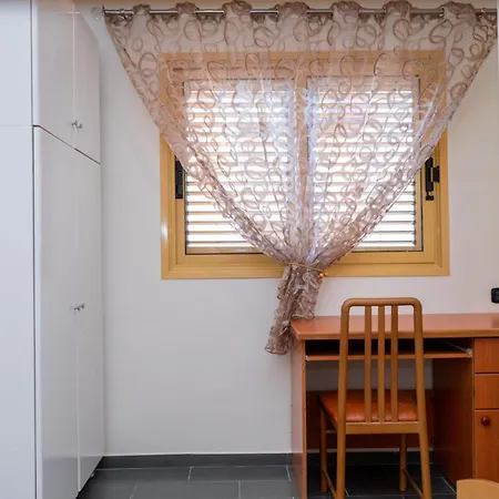Spacious & Relaxing With Free Parking 公寓 Vlorë