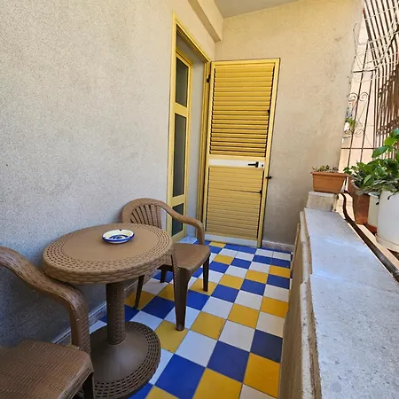 Spacious & Relaxing With Free Parking Apartment