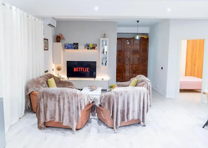 Spacious & Relaxing With Free Parking 公寓 Vlorë