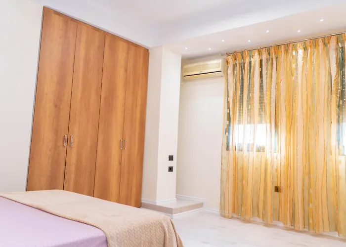 Spacious & Relaxing With Free Parking *